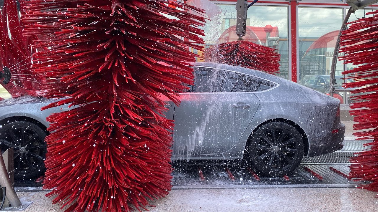 (4K) Tommy's Express Car Wash: Davenport, IA - Outside View