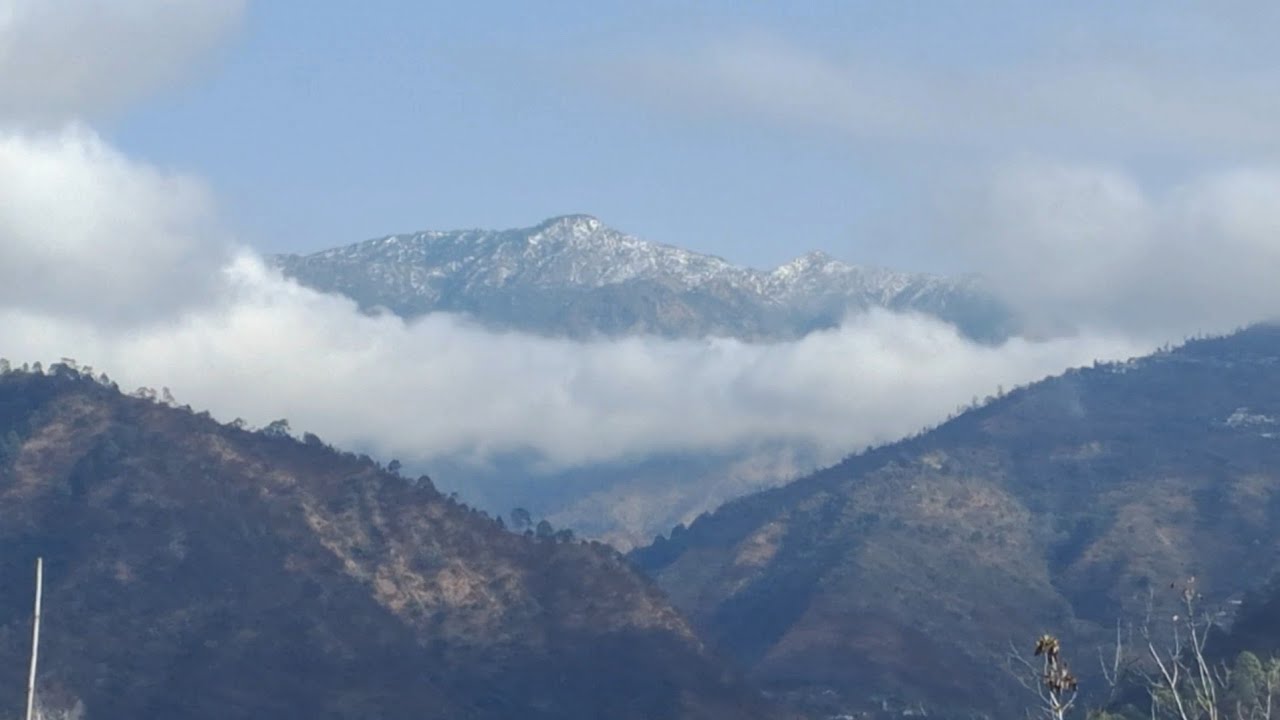Sab Jagah Snowfall… Hamare Gaon Mein Kuch Aur Hi Scene 😅