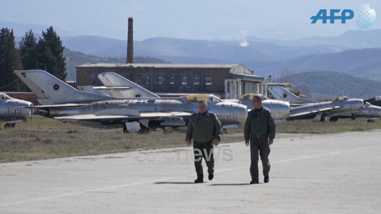 Dikur ish 'Qyteti Stalin', tashmë Kuçova sheh drejt Perëndimit me bazën ajrore të NATO-s