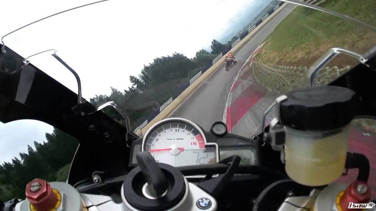 BMW S 1000 RR vs KTM 1290 Super Duke @ Red Bull Ring