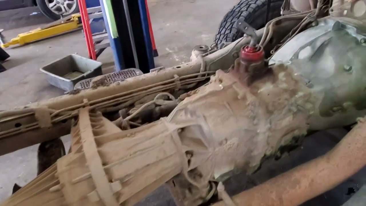 '06 5.9 Снятие кабины Cummins для замены двигателя
