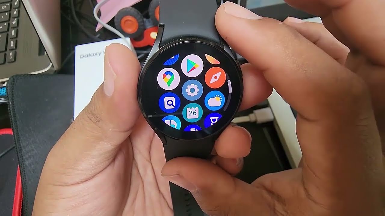 Samsung Galaxy Watch4 : How to set Quick launch gesture as turn on flashlight