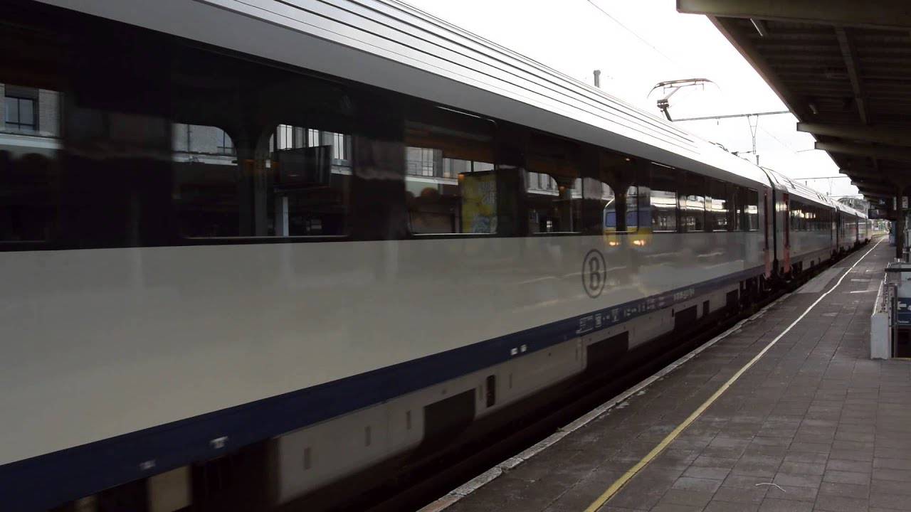 AM 96 470 & 476 vertrekken in station Kortrijk