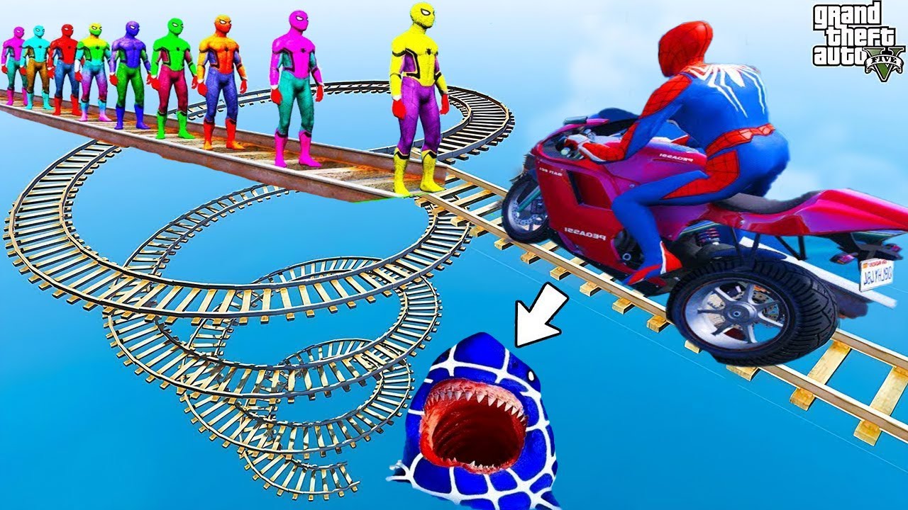 الأبطال الخارقين على القضبان دوامة قمع جسر   SPIDER MAN on Motorcycle in Spiral Bridge Stunt Ride