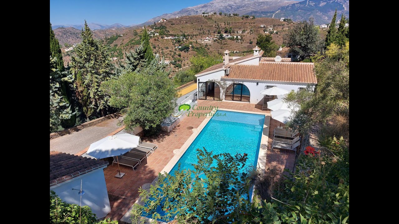 Ref 7836 -  Excellent Country house with  guest house and 2 apartments in Competa  Price: 785.000 €
