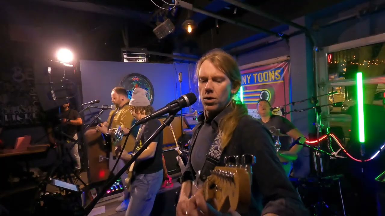 Big Shiny Toons Covers ''Enter Sandman'' by Metallica