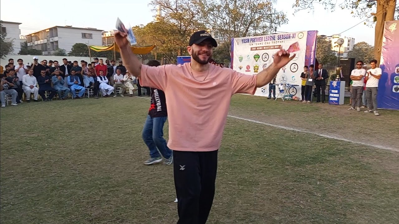 Boxing champion Usman Wazir's best dance | Karachi @gbtribune