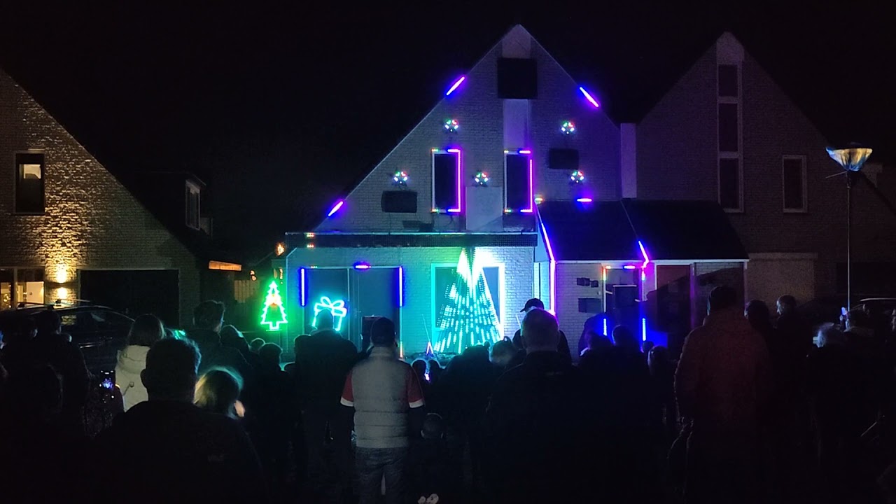 Snollebollekes - Beuk de ballen uit de boom kerst lichtshow Chaam 2021