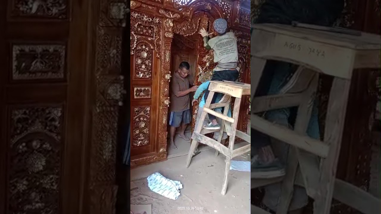 Gebyok pintu naga 