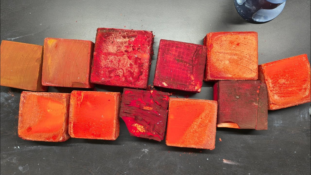 Pulse Crackle Crispy gym chalk in red dyed | valentine's day theme