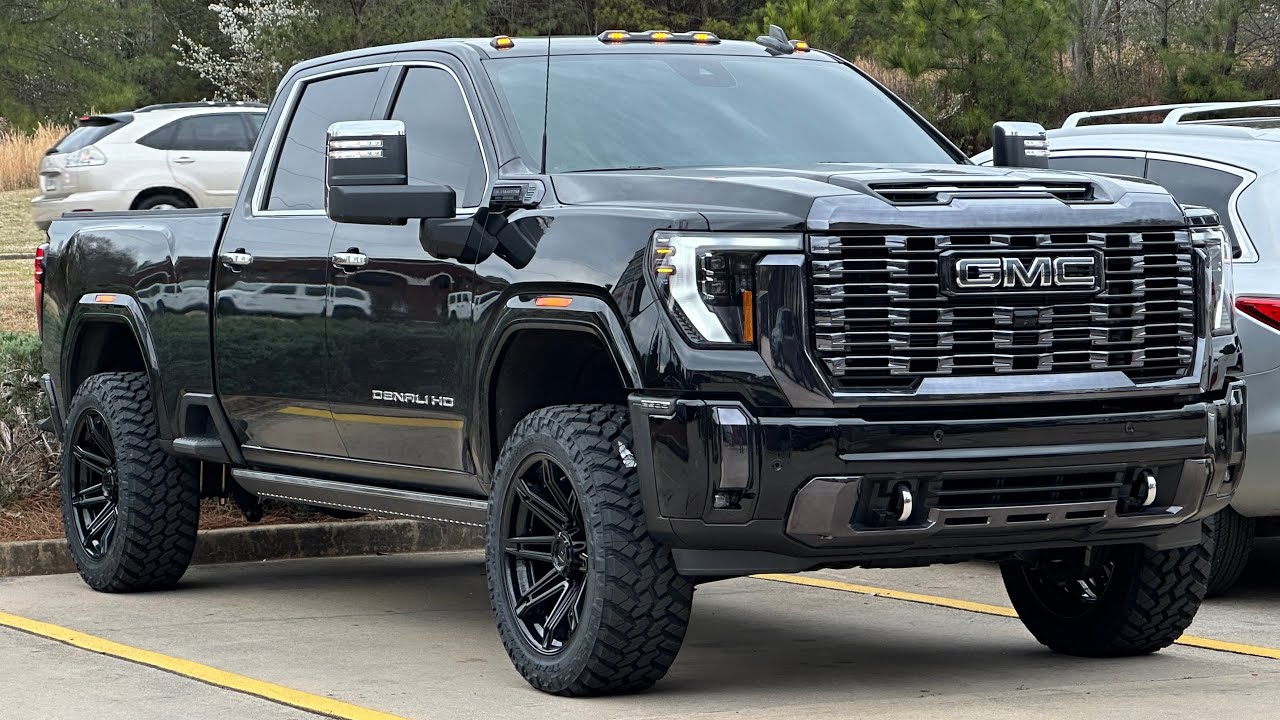 ** 2024 GMC Denali Ultimate HD ** с 3-дюймовым подъемником Cognito и амортизаторами Fox
