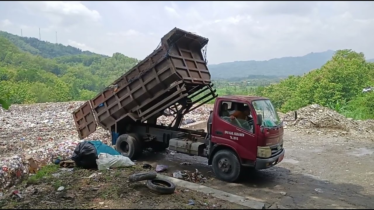 Sabtu 7 feb 2026 Pekerjaan sampah Di TPA Kaligending Karang Sambung Dinas UPTD DLHKP Kab.Kebumen 