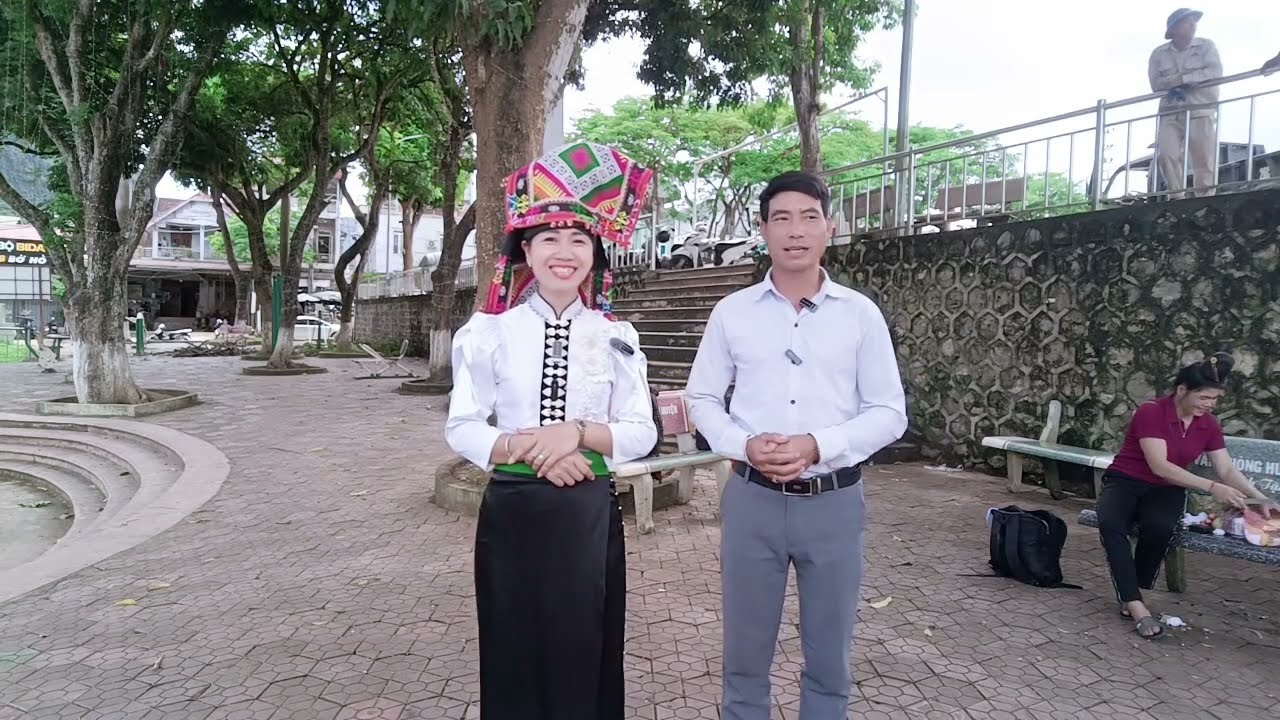 Giọng hát vàng quàng lả mường khiêng khắp báo sào phăng muôn hênh