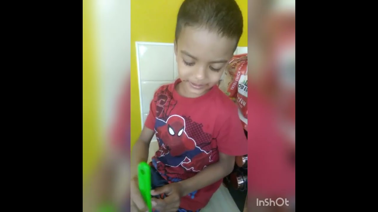 JoJo makes Hey Dougie Cupcakes