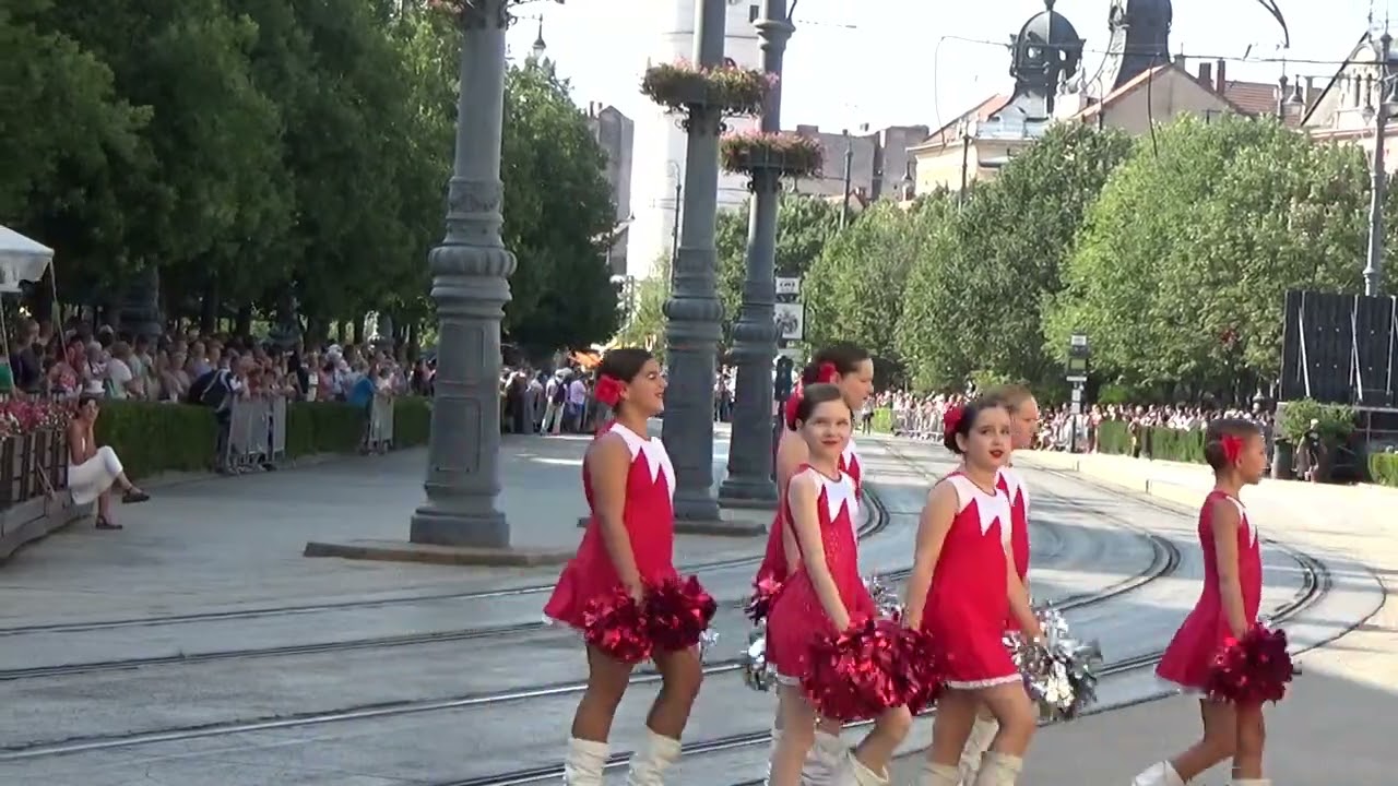 Debreceni Virágkarnevál - 6 - Debreceni Majorette Együttes Debreceni Zenede  Ifjúsági Fúvósszenekar