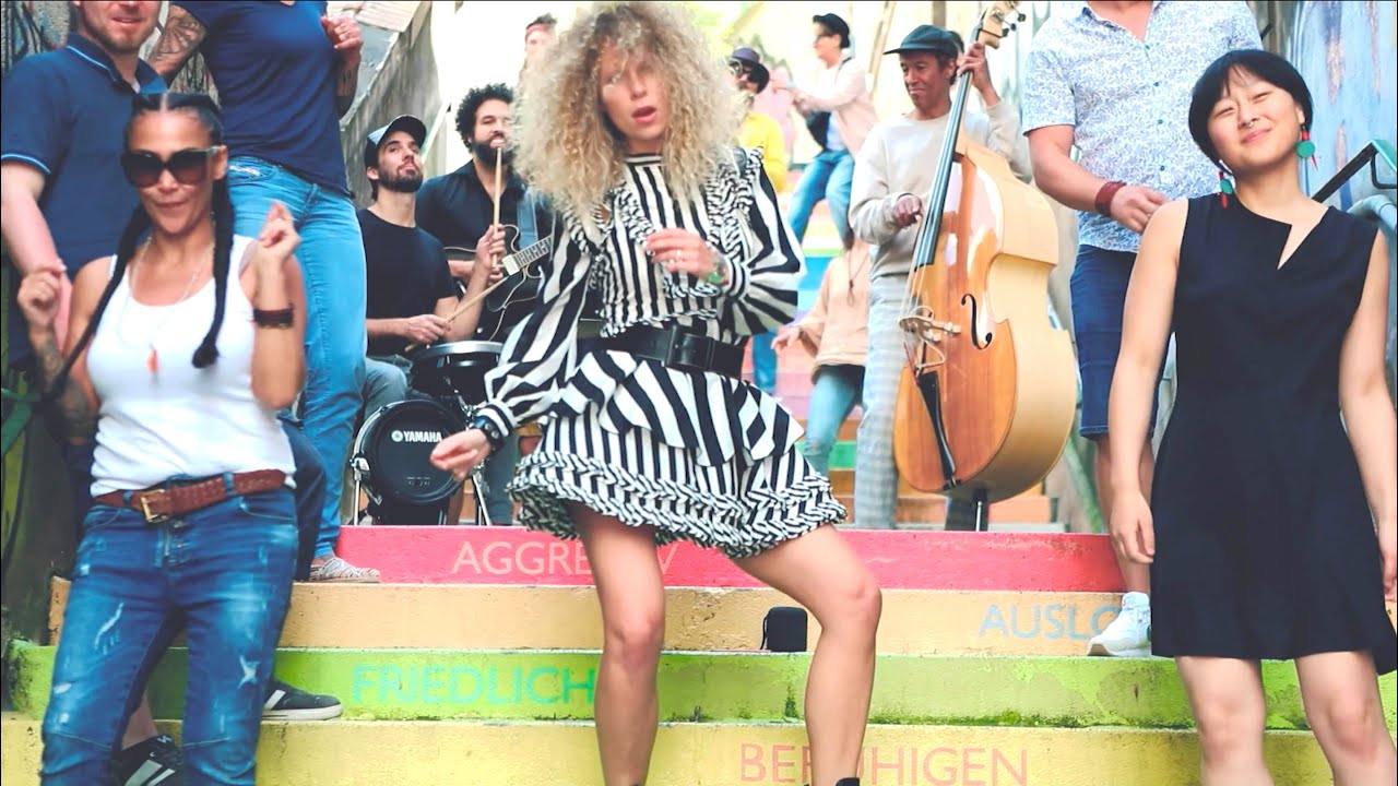 Sing As One - Maya Fadeeva & Club Des Belugas