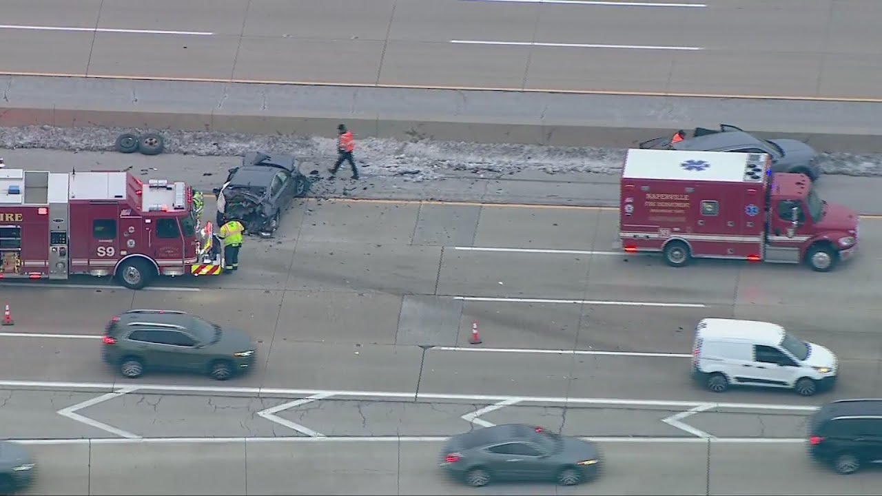 Drivers face backups after crash along Reagan Tollway
