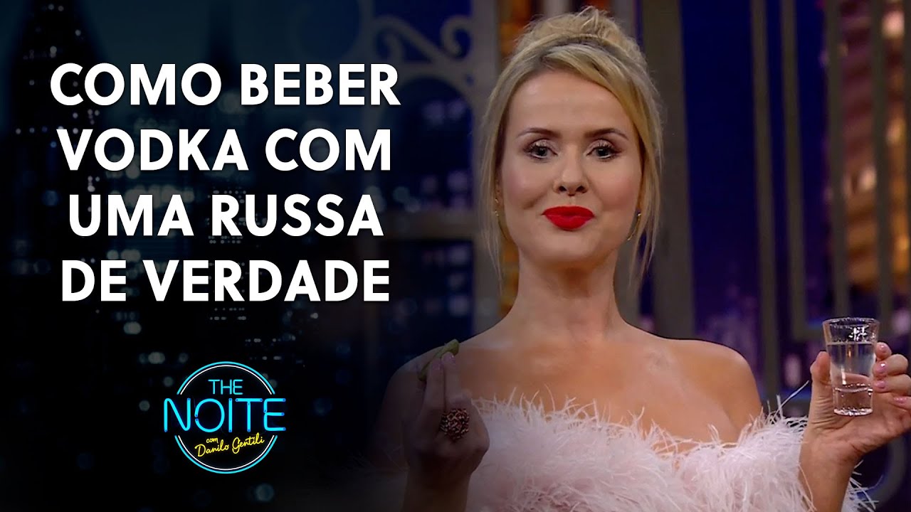 Lola ensina a beber vodka corretamente | The Noite (19/04/21)