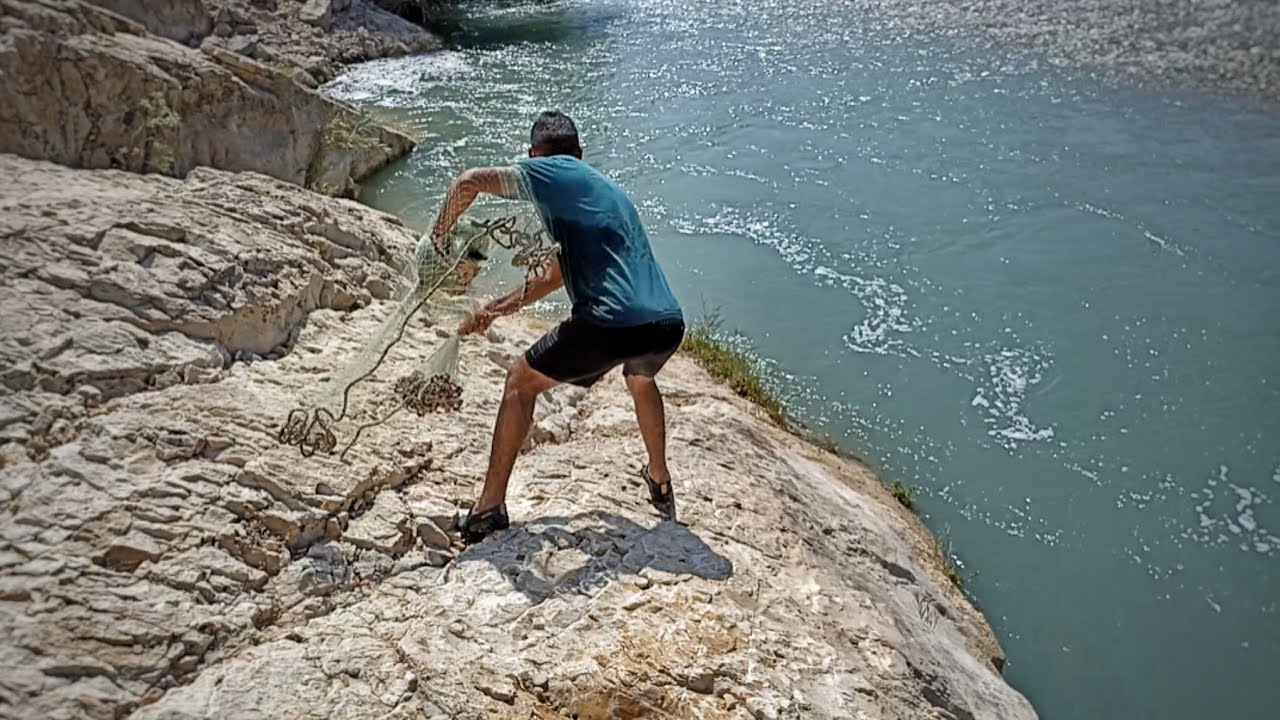 I Tried Cast Net Fishing Again… The River Surprised Me 