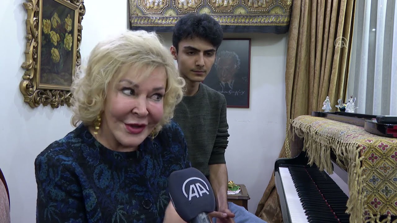 Piyano çalan kurye Can İncir, Piyanist Gülsin Onay'dan ders aldı