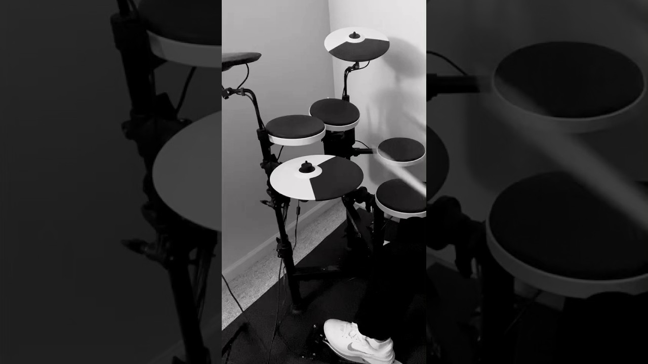 Roland V-Drums TD-4KP portable electronic kit drum set
