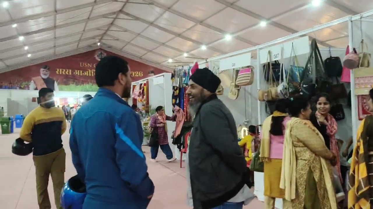 रुद्रपुर के सरस मेले में उत्तराखण्ड के स्वयं सहायता समूह के स्टालों से सुन्दर भव्यता देखें ।
