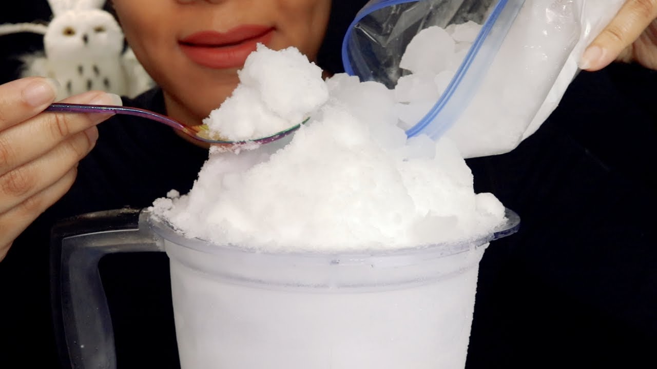 ASMR POWDERY ICE/ CRUSHED HALFMOON ICE IN BLENDER/ JUST BITES@18:08