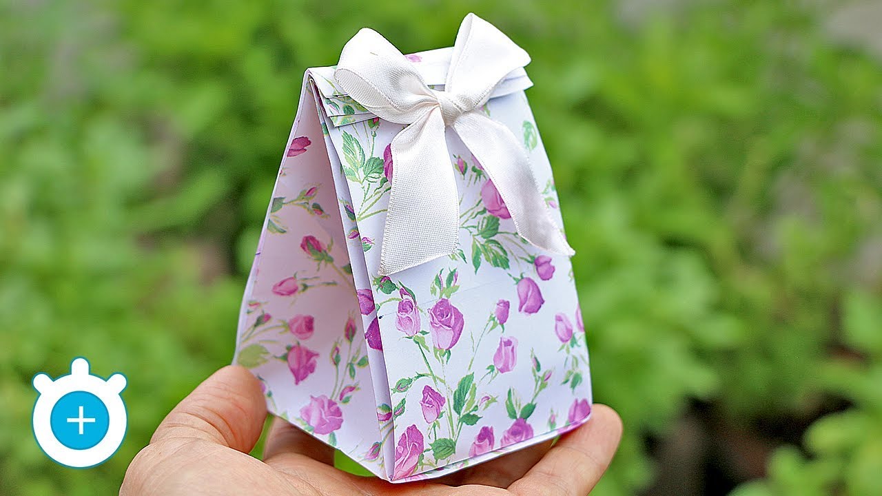 How to Make a Paper Gift Bag | LampZoom