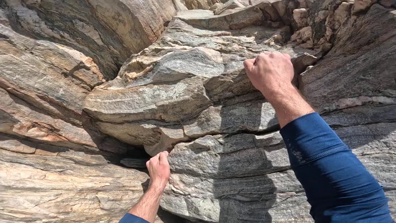 Rock Climbing - Sauratown - DC Comics (5.10b/6a+) on lead
