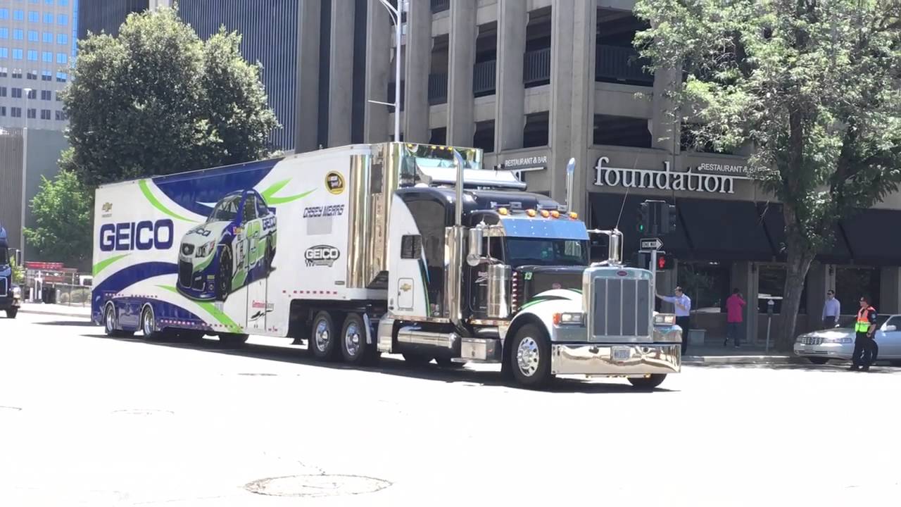 2016 Sacramento NASCAR hauling parade