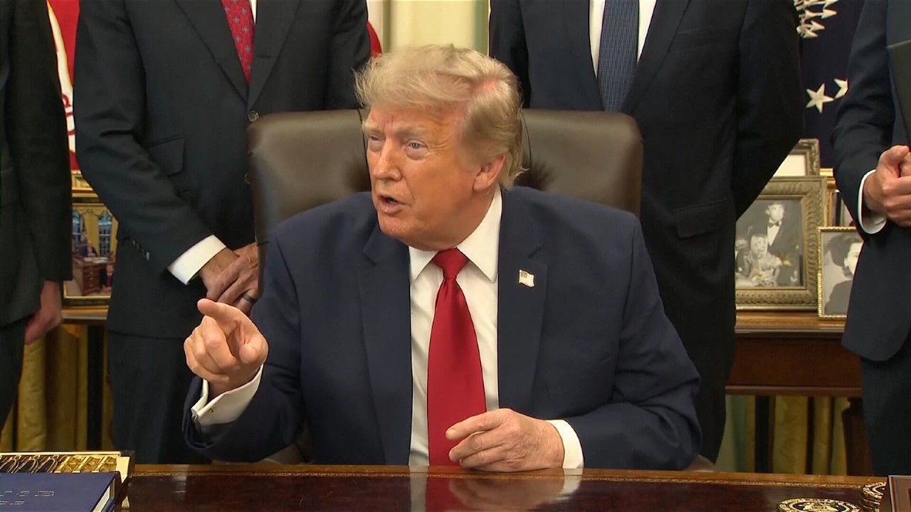 &laquo;Будьте повежливее&raquo;: Дональд Трамп жестко отчитал наглого репортера