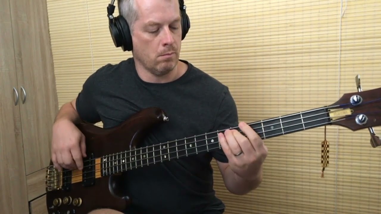 THE MONKEES - I'm A Believer - Bass cover
