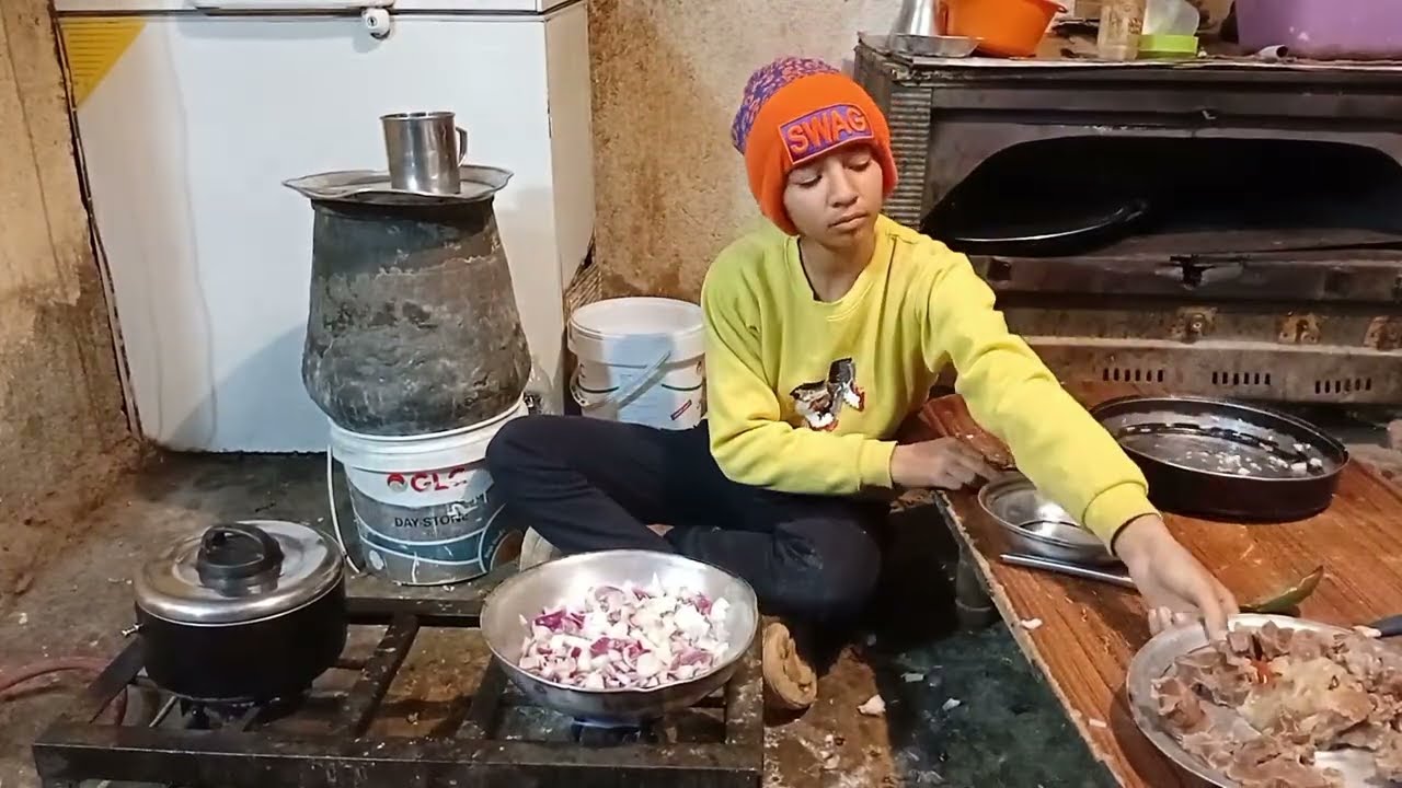 اروح فين انا وعيالي👫 قبضت الفلوس وسيبتها في البيت ورحت الشغل 😭جوز خدها وجابها كلها لحمه وكلها لوحده 