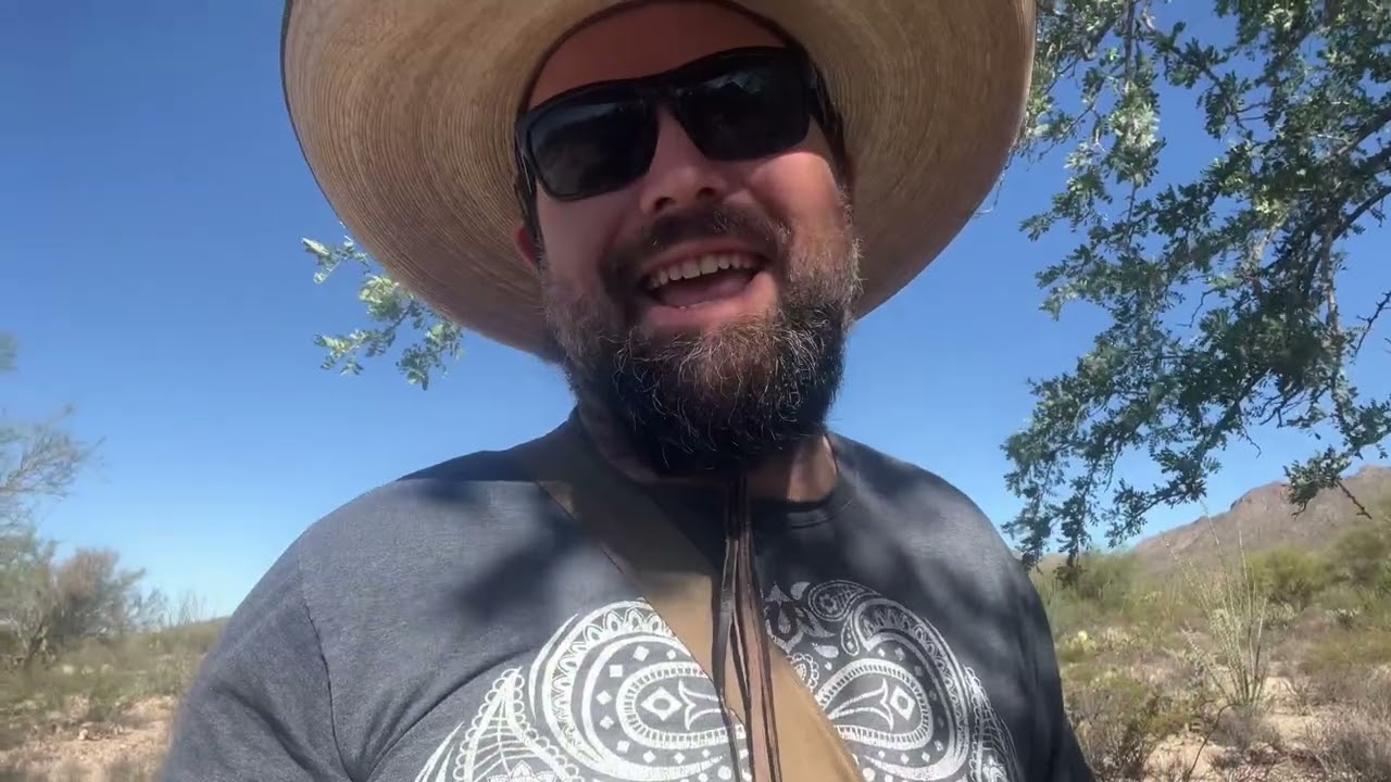A pleasant autumn walk in the desert ￼