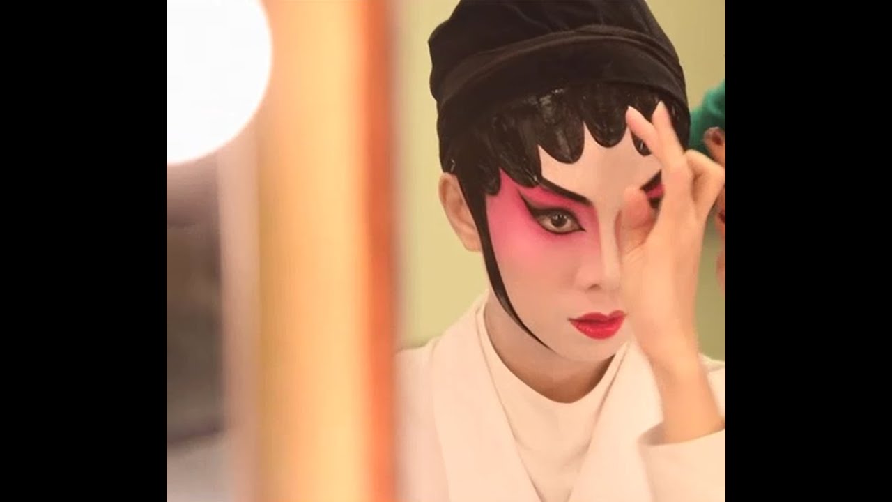 A Dialogue: The Making-of of Cantonese Opera Makeup