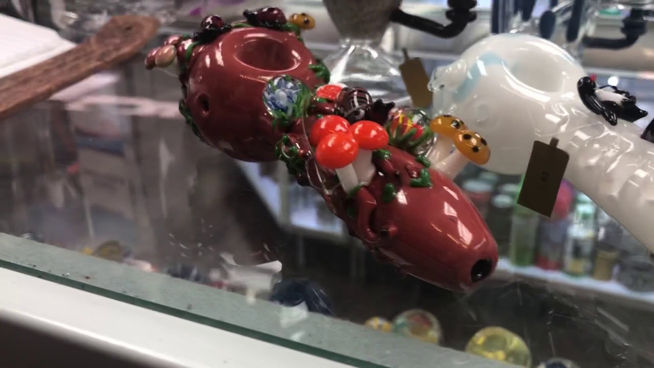 New Heady pipes and rigs at Dirty South Head Shop