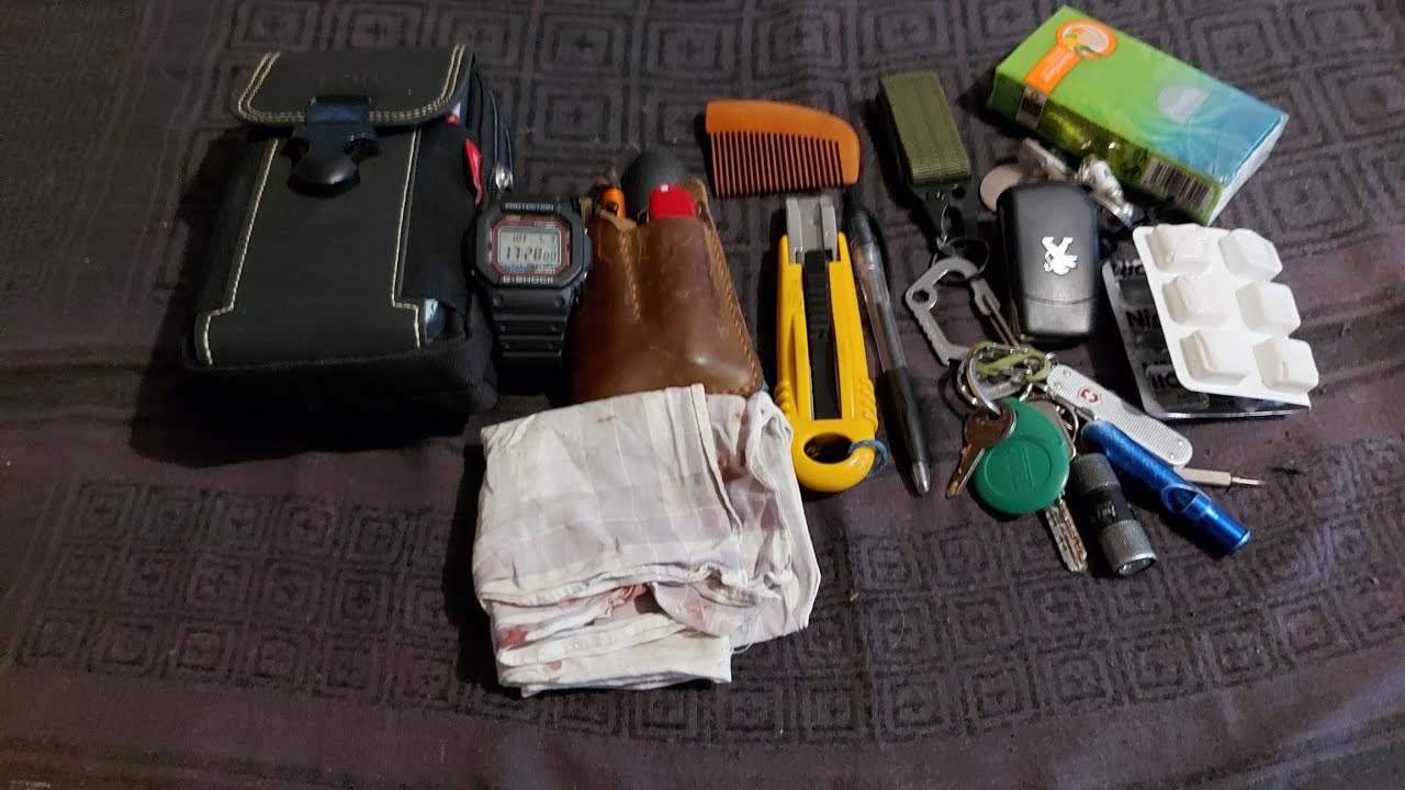 Mon EDC  pour ma journée de travail! Et une bonne année 2024 à tous🍾🥂