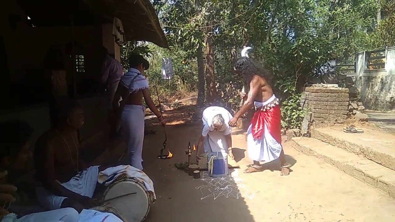 TRADITIONAL PARAYEDUPPU. AMAKKAVU TEMPLE.