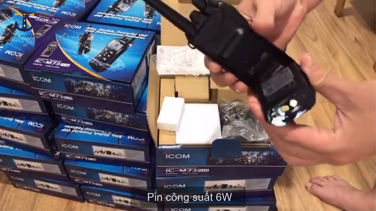 Mở hộp bộ đ&agrave;m h&agrave;ng hải ICOM IC-M73