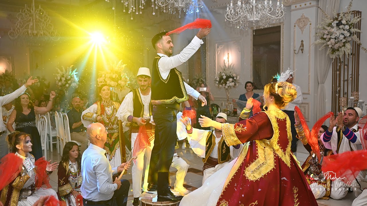 Dasma e Markos,Tradita e Rrajces,Super atmosfere.