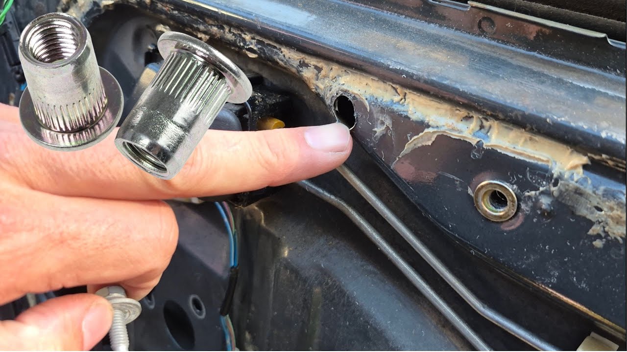 Comment visser dans une tôle sans accès arrière comme un pro pour 20€