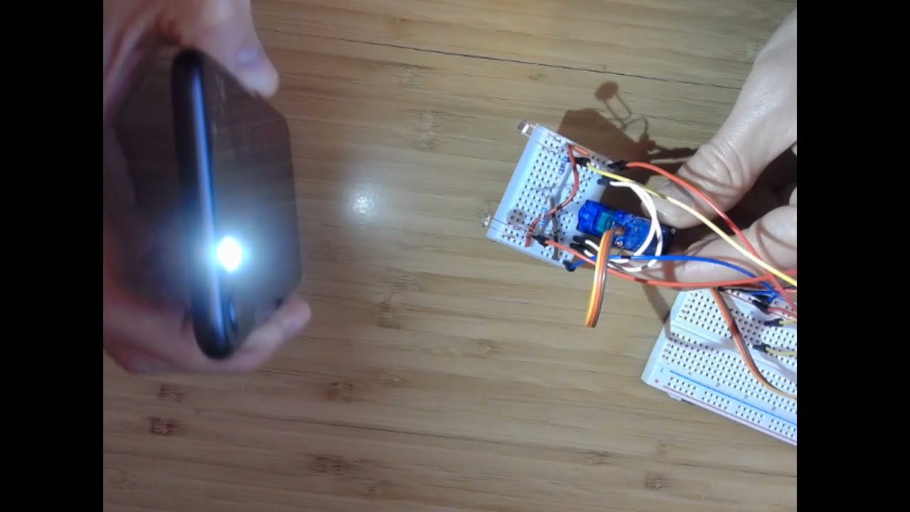 light-tracking servo