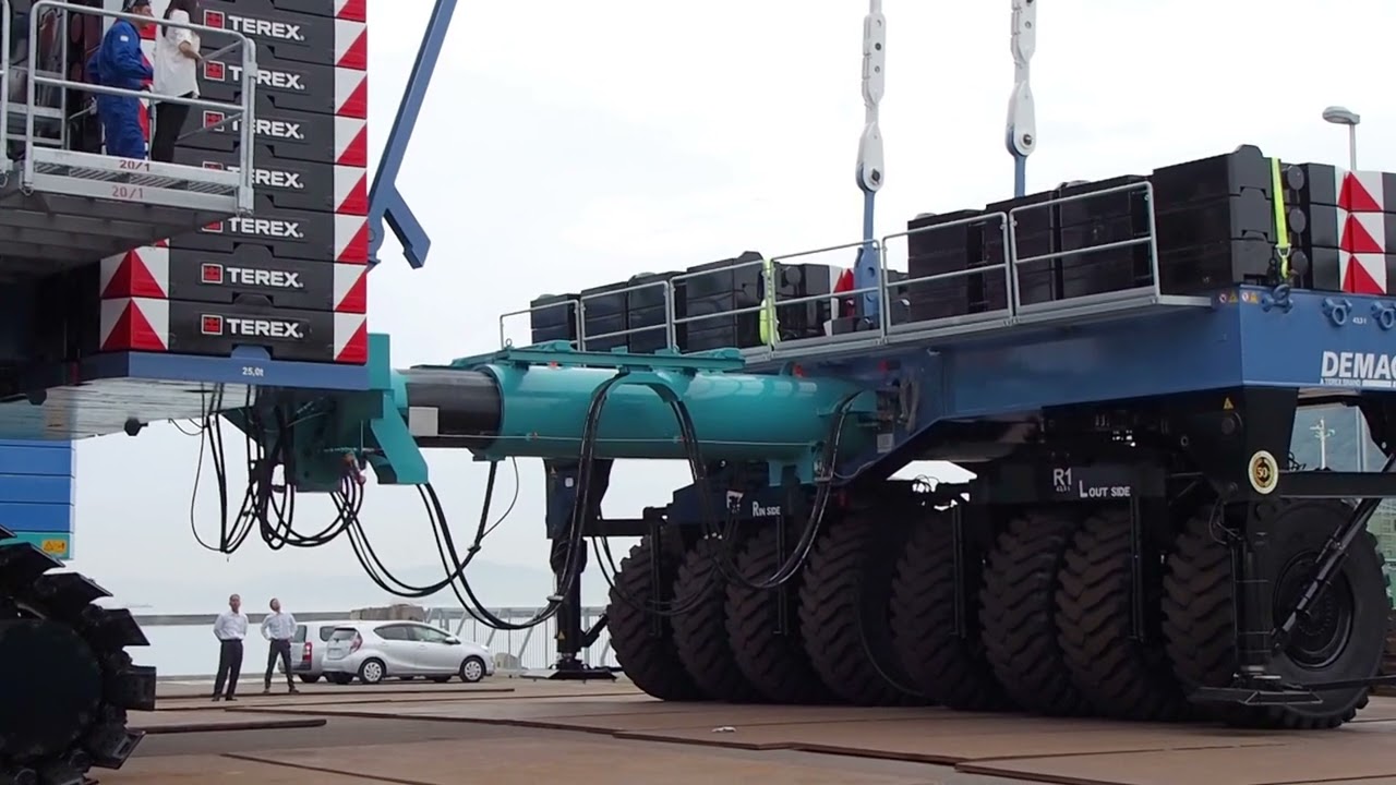 DEMAG CC8800-1のウェイトワゴンが伸びるだけの動画