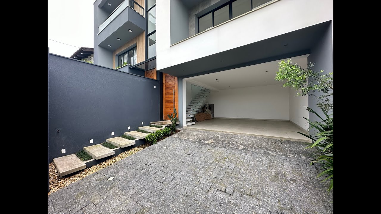 Casa Triplex 03 su&iacute;tes no Floresta