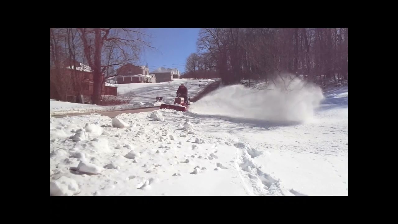 818-t ravely blowing road side snow