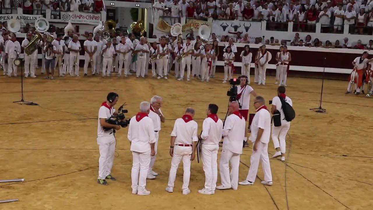 L'Agur 3/5 - Dax, La Féria ! (2025) Dax (40) - Entrée des musiciens