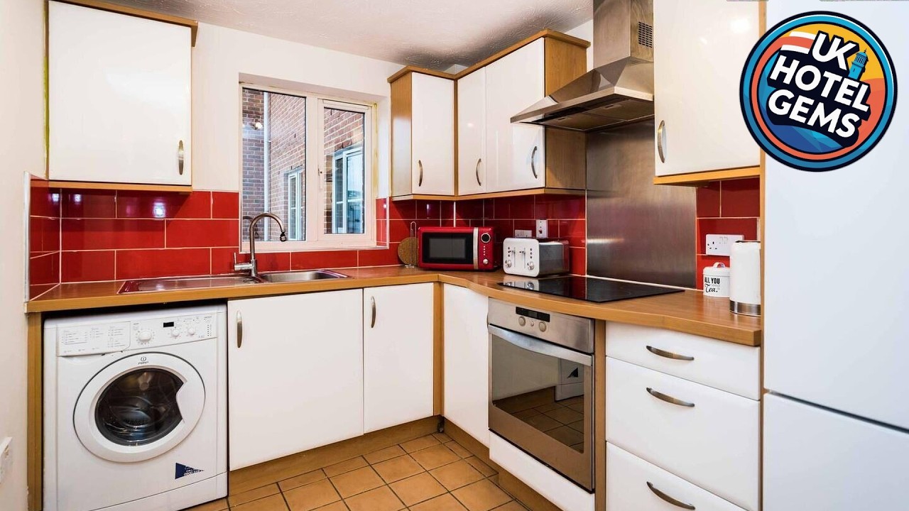 Central 2 Bed Apartment with Parking by CozyNest | Reading, United Kingdom | Hotel Review 🌟