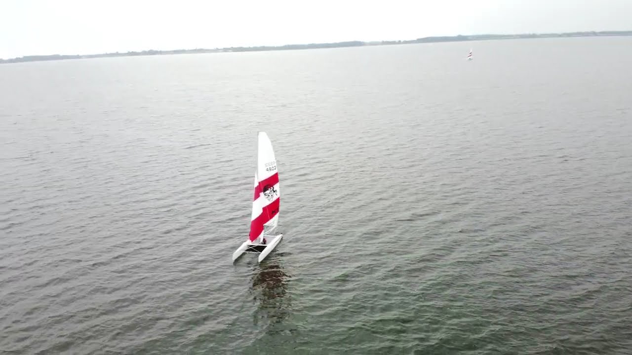 Team SuperNova artfremd auf einem Katamaran der Rügen Piraten im Wieker Bodden unterwegs.
