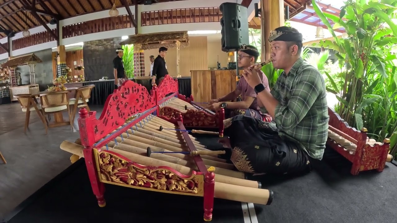 Traditional Balinese music at Lovina Haven