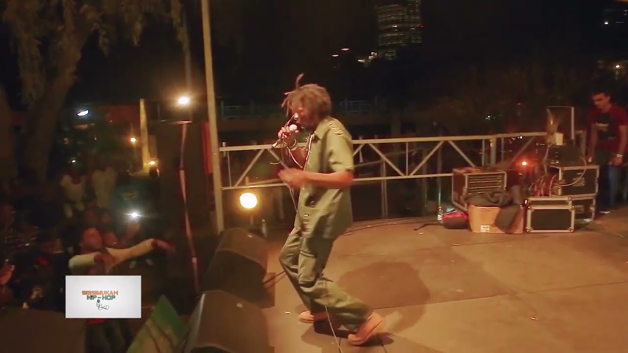 Mano Azagaia no Palco   Manifestação Hip Hop